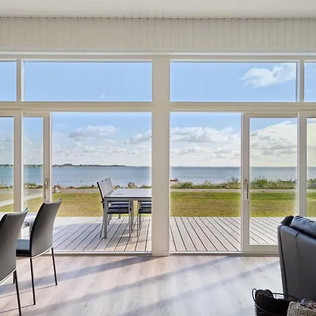 Eljas - 10m From The Sea By Interhome