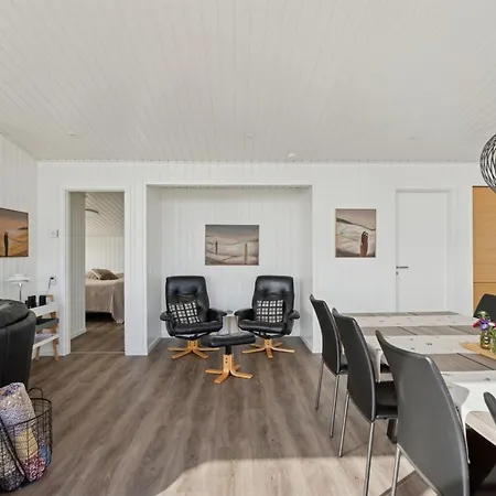 Eljas - 10m From The Sea By Interhome *