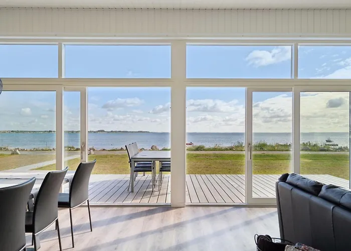 Eljas - 10m From The Sea By Interhome